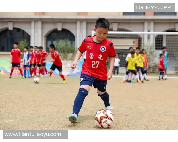 生病孩子的梦想愿望希望能与心目中的足球明星亲密接触